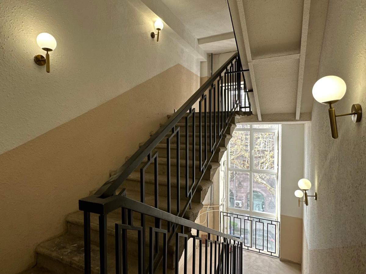 Ris Opera Apartments Yerevan Bagian luar foto