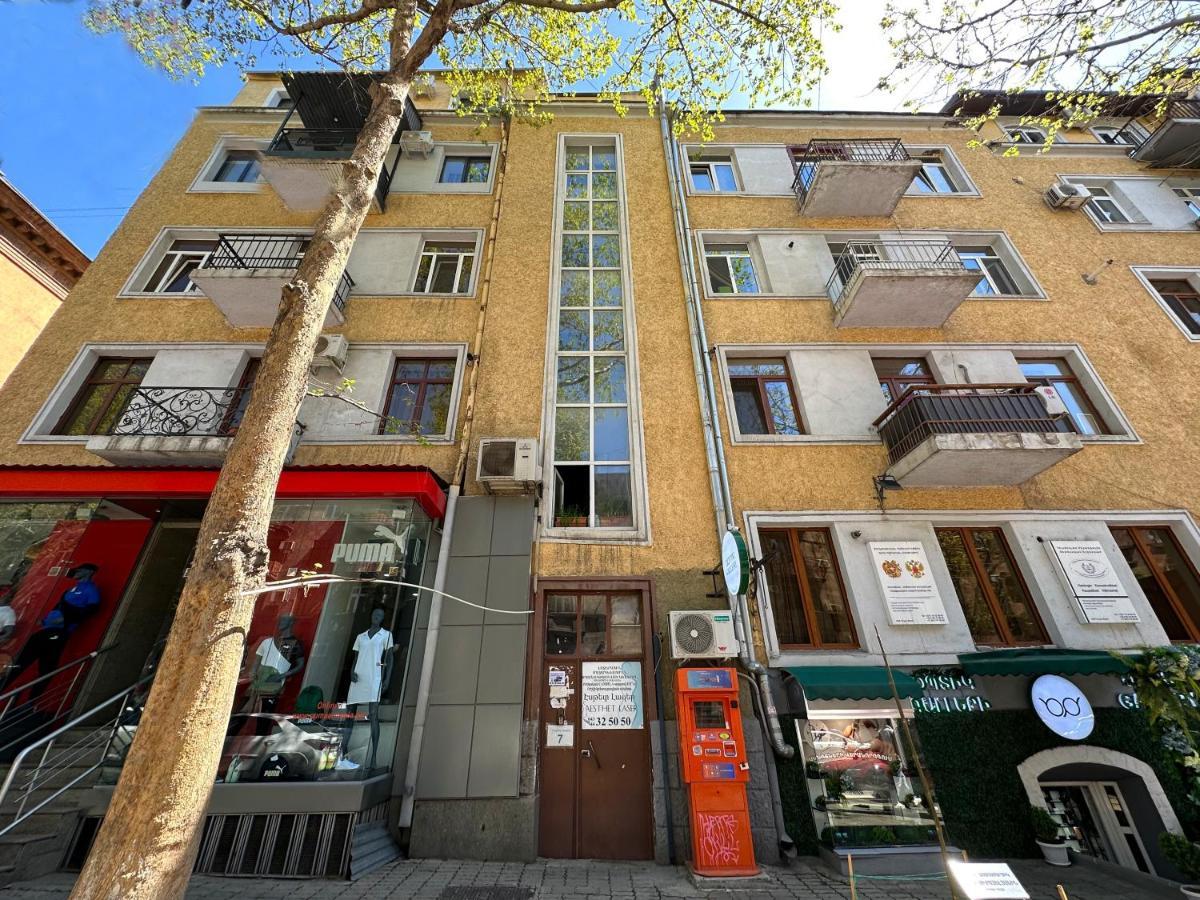 Ris Opera Apartments Yerevan Bagian luar foto