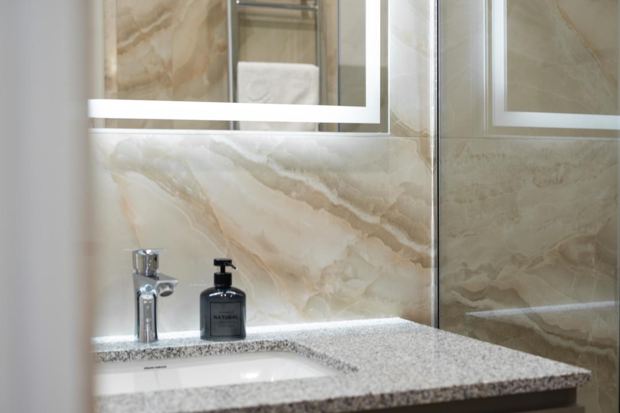 Ris Opera Apartments Yerevan Bagian luar foto